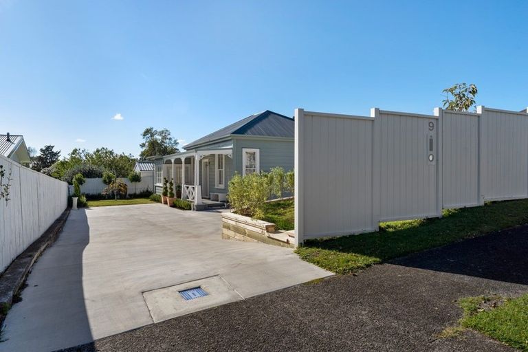 Photo of property in 9 Mayfair Place, Westown, New Plymouth, 4310