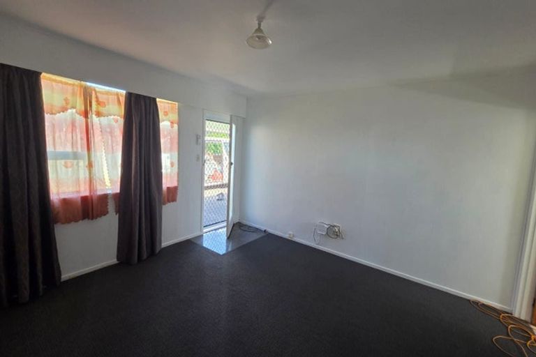 Photo of property in 2/7 Sylvan Crescent, Te Atatu South, Auckland, 0610