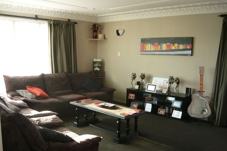 Photo of property in 75 Rhodes Street, Waimate, 7924