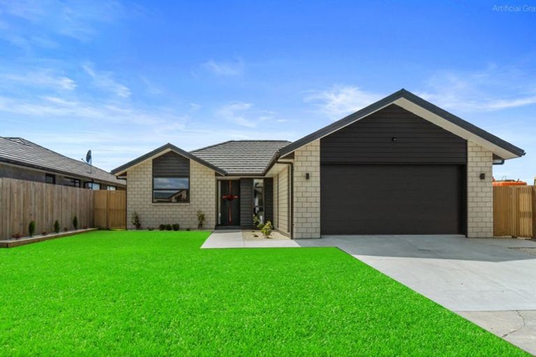 Photo of property in 8 Kimbolton Street, Rototuna North, Hamilton, 3210