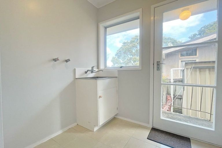 Photo of property in 18 Makepiece Place, Chatswood, Auckland, 0626