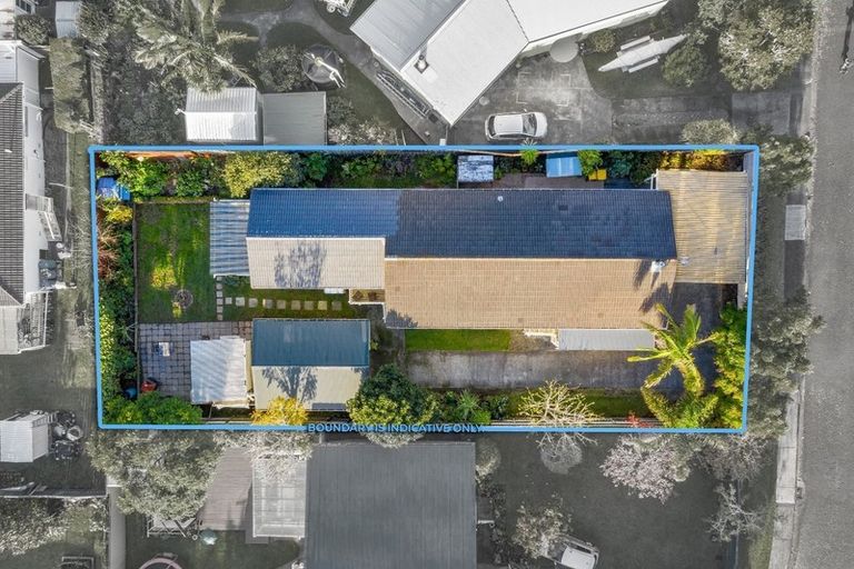 Photo of property in 14a Taioma Crescent, Te Atatu Peninsula, Auckland, 0610