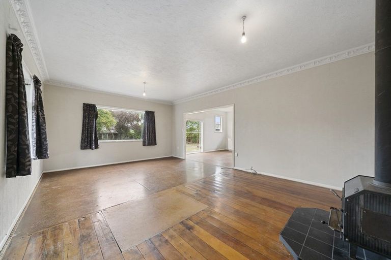 Photo of property in 3 Panama Street, Martinborough, 5711