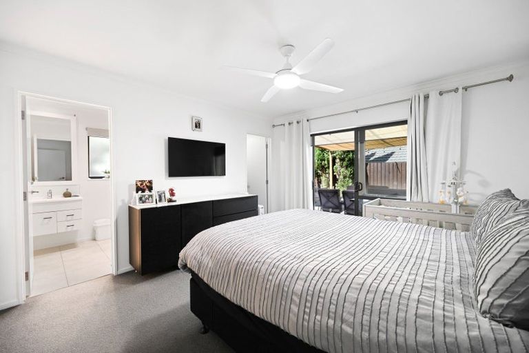 Photo of property in 56 Farnborough Drive, Grandview Heights, Hamilton, 3200