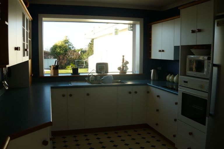 Photo of property in 75 Rhodes Street, Waimate, 7924