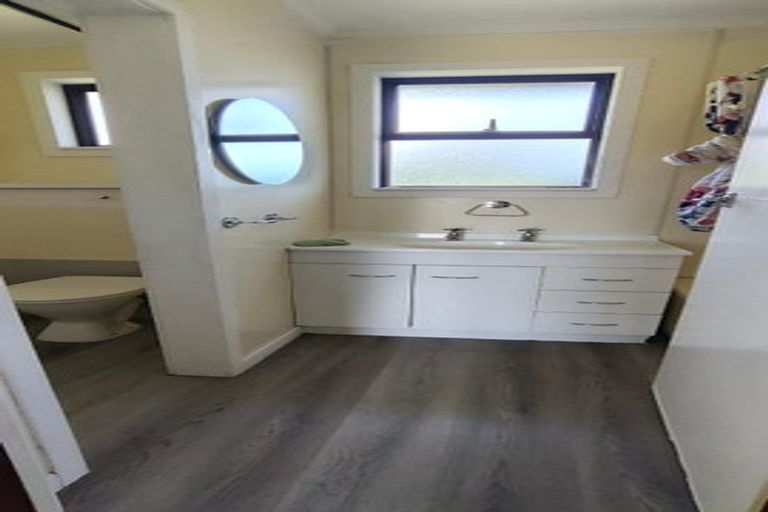 Photo of property in 24 School Road, Te Atatu South, Auckland, 0610