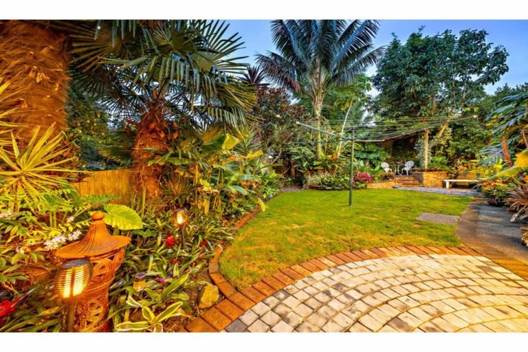 Photo of property in 8 Atlantic Place, Goodwood Heights, Auckland, 2105