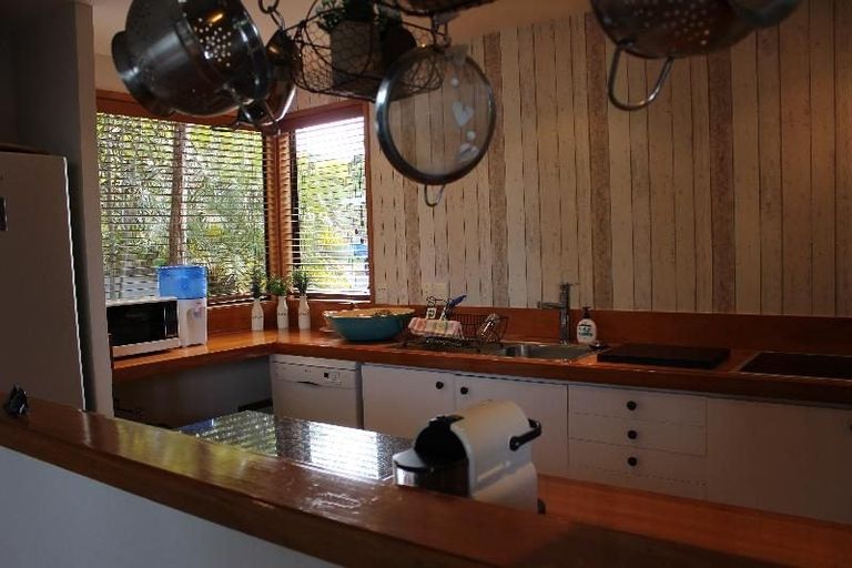 Photo of property in 3 Mizpah Road, Waiake, Auckland, 0630