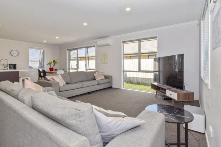 Photo of property in 6 Waipokapu Place, Opaheke, Papakura, 2113