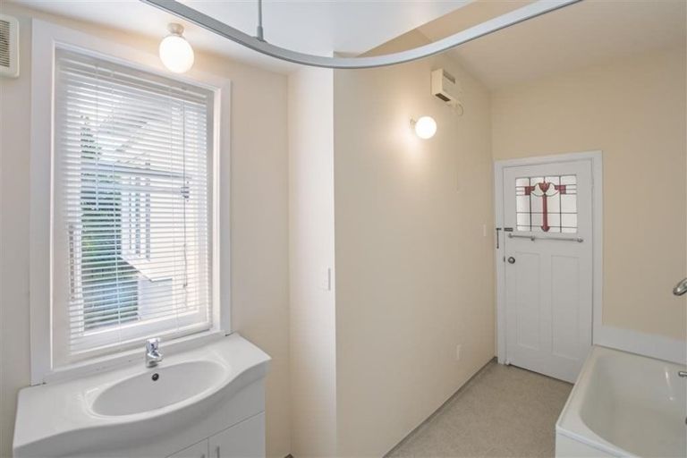 Photo of property in 10 Rimu Road, Kelburn, Wellington, 6012