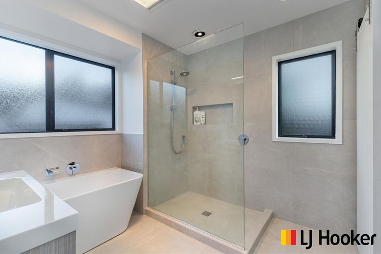 Photo of property in 18 Hadley Wood Drive, Wattle Downs, Auckland, 2103