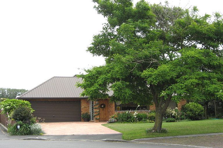 Photo of property in 4 Elmtree Close, Parklands, Christchurch, 8083