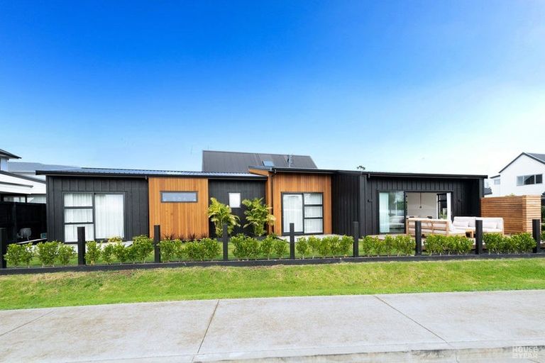 Photo of property in 2 Makete Crescent, Hobsonville, Auckland, 0618