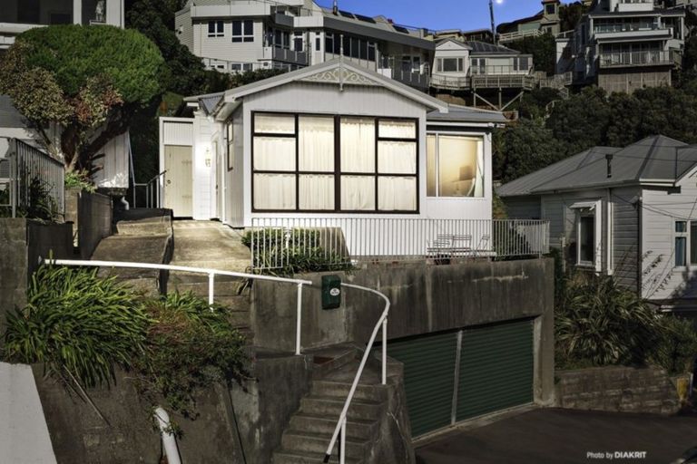 Photo of property in 22 Lindum Terrace, Roseneath, Wellington, 6011