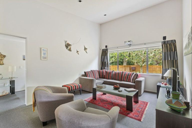 Photo of property in 58d Gilbert Street, New Plymouth, 4310