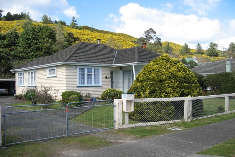 Photo of property in 27 Peel Place, Wainuiomata, Lower Hutt, 5014
