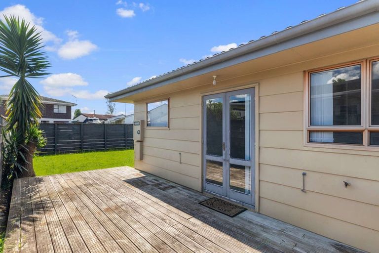Photo of property in 1/41 Challen Close, Conifer Grove, Takanini, 2112