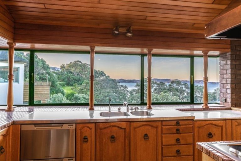 Photo of property in 27 Chelverton Terrace, Red Beach, 0932