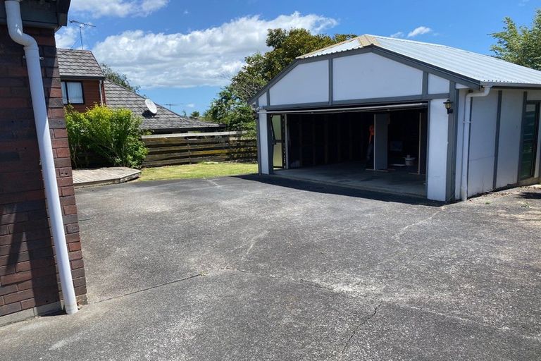 Photo of property in 115 Botany Road, Botany Downs, Auckland, 2010