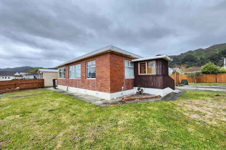 Photo of property in 10 Feist Street, Naenae, Lower Hutt, 5011