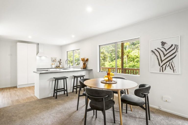 Photo of property in 2/128 Lynn Road, Bayview, Auckland, 0629