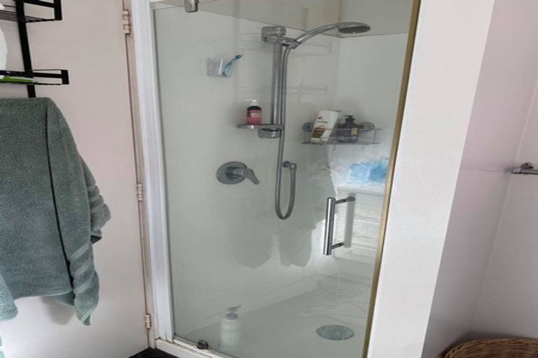 Photo of property in 25 Topliss Drive, Northcross, Auckland, 0632