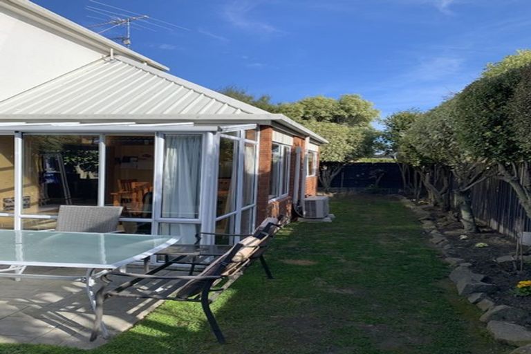 Photo of property in 1 Dymock Place, Bishopdale, Christchurch, 8053