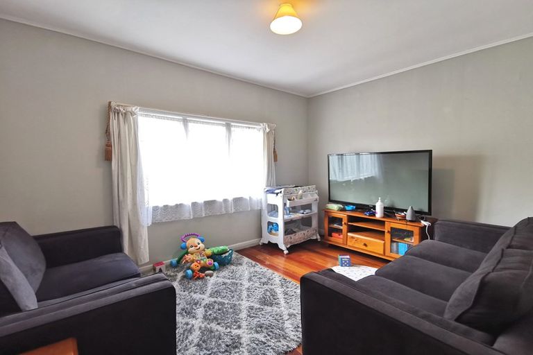 Photo of property in 13 Lavelle Road, Henderson, Auckland, 0612
