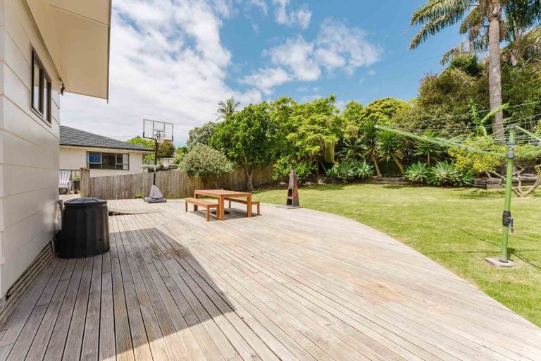 Photo of property in 7 John Dee Crescent, Red Beach, 0932