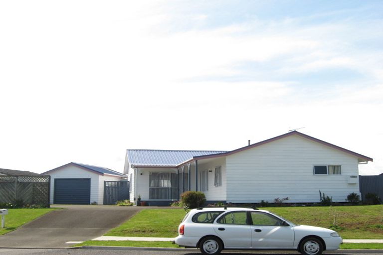 Photo of property in 26 Heta Road, Highlands Park, New Plymouth, 4312