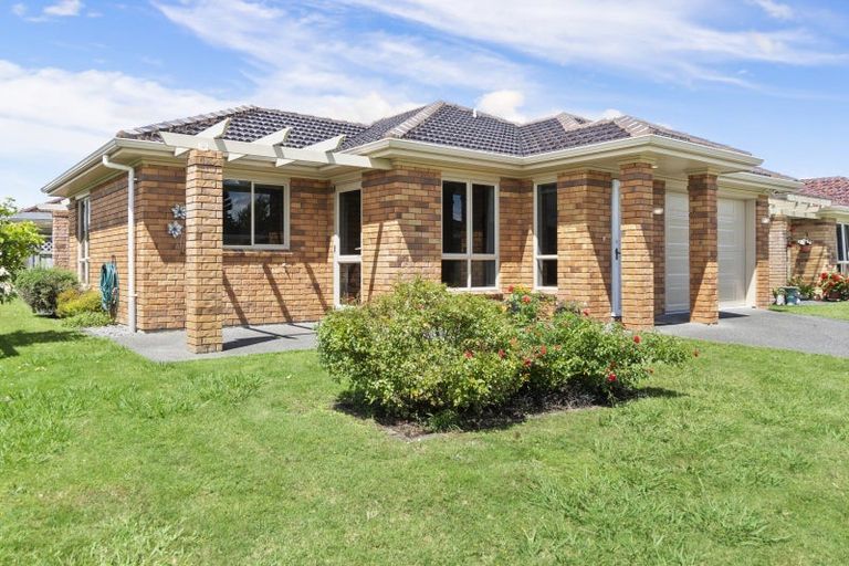 Photo of property in 36 Sovereign Isle Lane, Rototuna, Hamilton, 3210