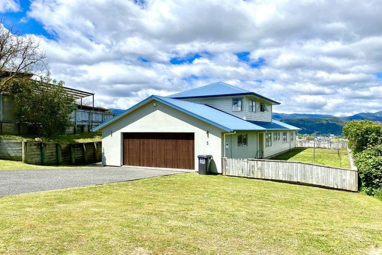 Photo of property in 5 Swain Grove, Riverstone Terraces, Upper Hutt, 5018