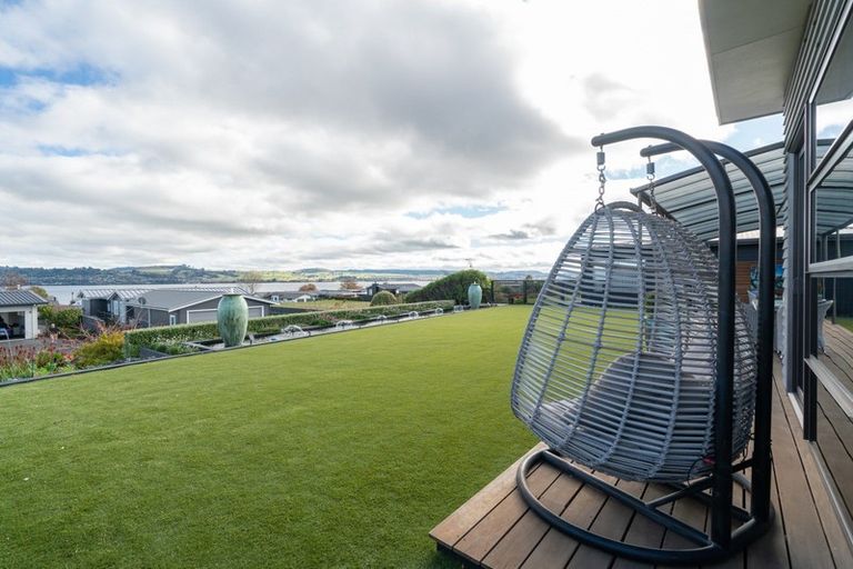 Photo of property in 9 Pukenamu Road, Rainbow Point, Taupo, 3330