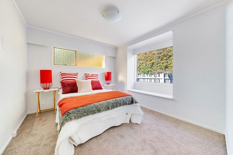 Photo of property in 1/7 Cezanne Place, New Lynn, Auckland, 0600
