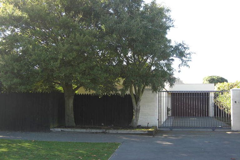 Photo of property in 28 Garreg Road, Fendalton, Christchurch, 8052