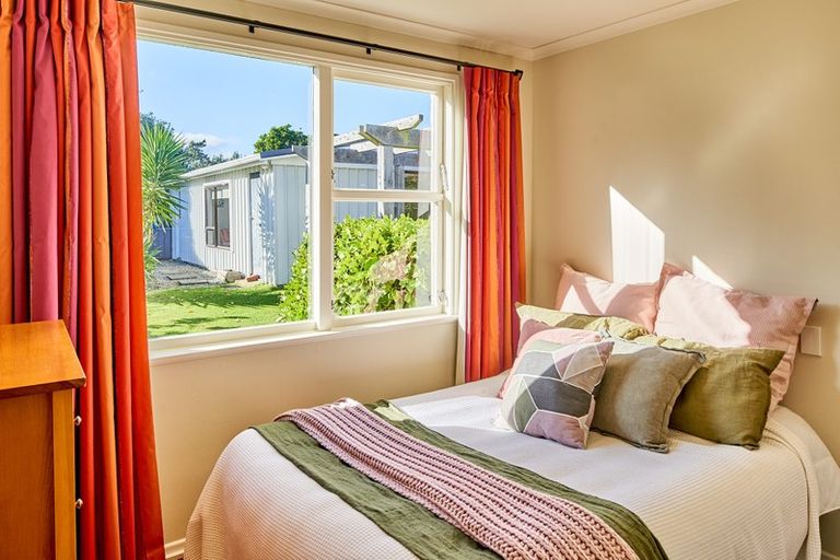 Photo of property in 7 Motukaraka Point, Pauatahanui, Porirua, 5381