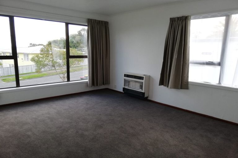 Photo of property in 17 Cypress Drive, Maungaraki, Lower Hutt, 5010