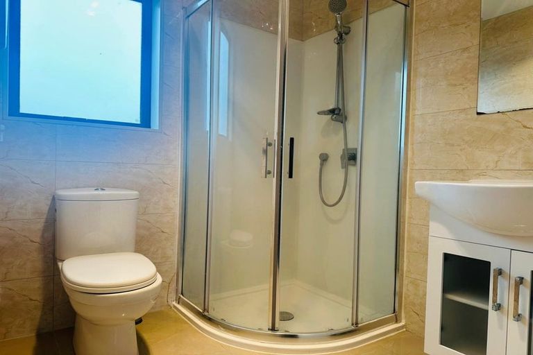 Photo of property in 2/8 Kerrs Road, Wiri, Auckland, 2104