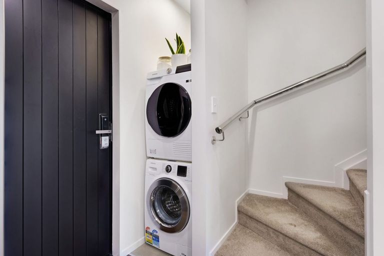 Photo of property in 41 Morihana Close, Glen Eden, Auckland, 0602