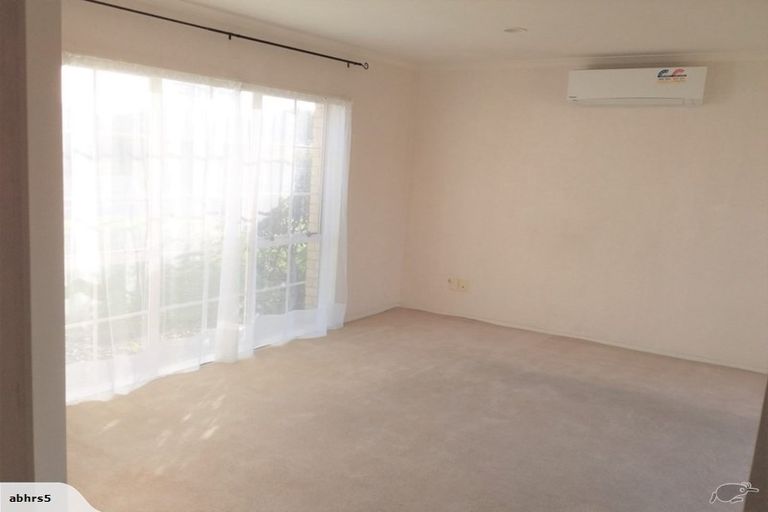Photo of property in 7 Sheldon Place, Burswood, Auckland, 2013