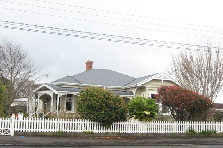 Photo of property in 9 Huatoki Street, Vogeltown, New Plymouth, 4310
