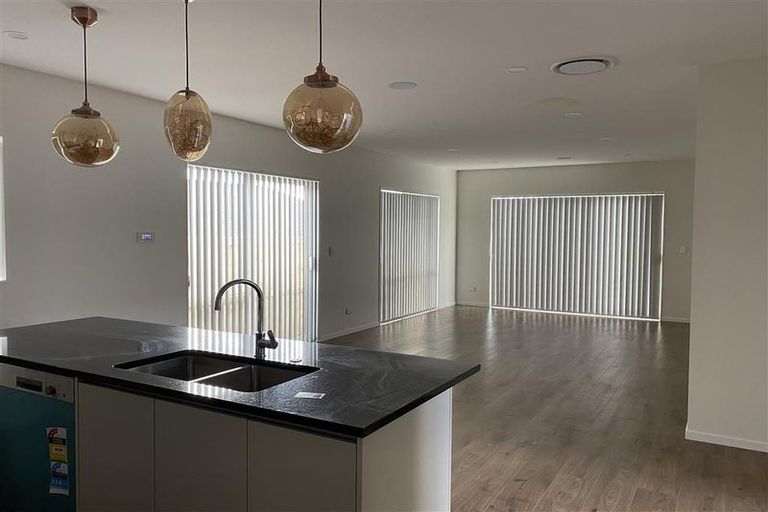 Photo of property in 2 Tannaghmore Drive, Flat Bush, Auckland, 2019