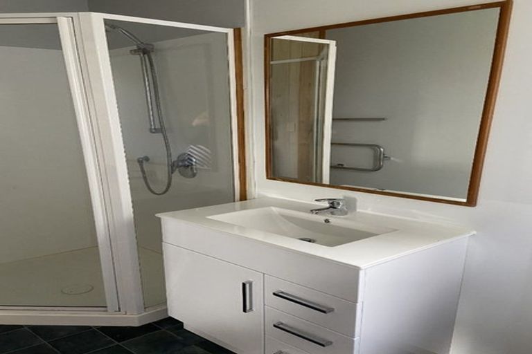 Photo of property in 30 Kewa Road, Albany Heights, Auckland, 0632