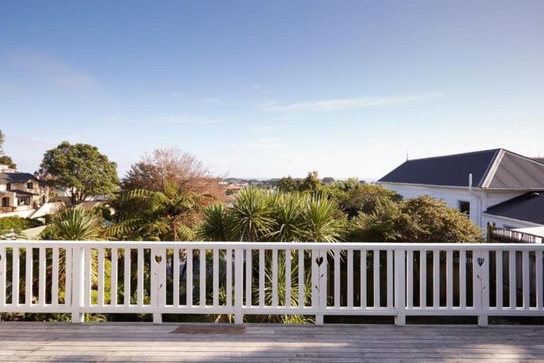 Photo of property in 12 Tamar Street, New Plymouth, 4310