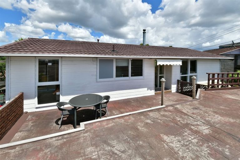 Photo of property in 60 Carlisle Road, Browns Bay, Auckland, 0630