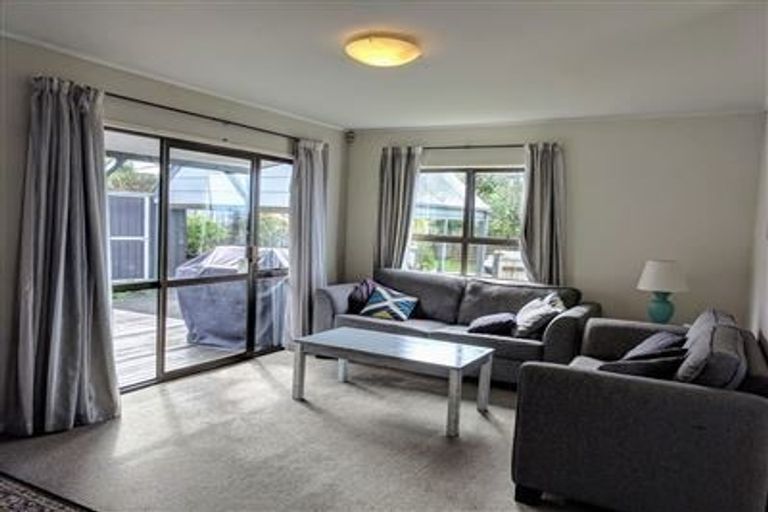 Photo of property in 24 Orton Street, Glenfield, Auckland, 0627