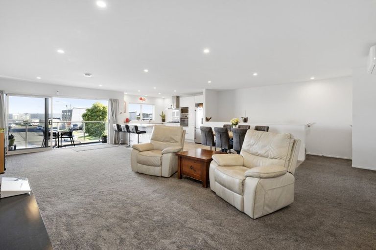 Photo of property in 80b Market Place, Papamoa Beach, Papamoa, 3118