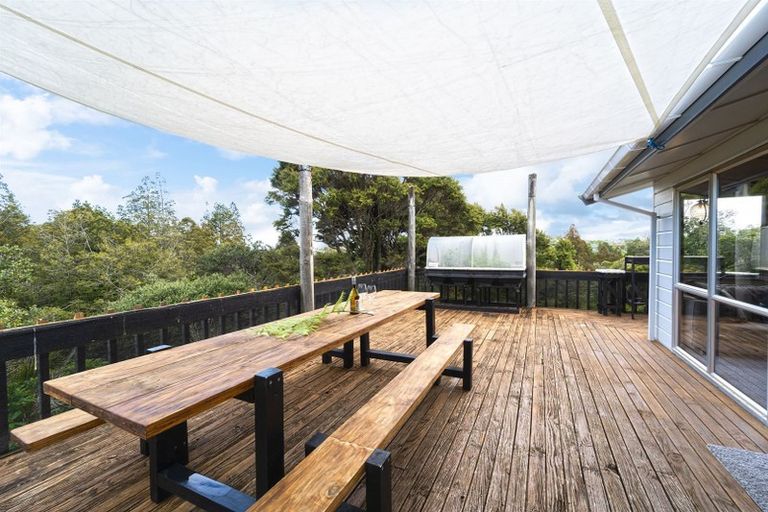 Photo of property in 27 Reynolds Place, Torbay, Auckland, 0630