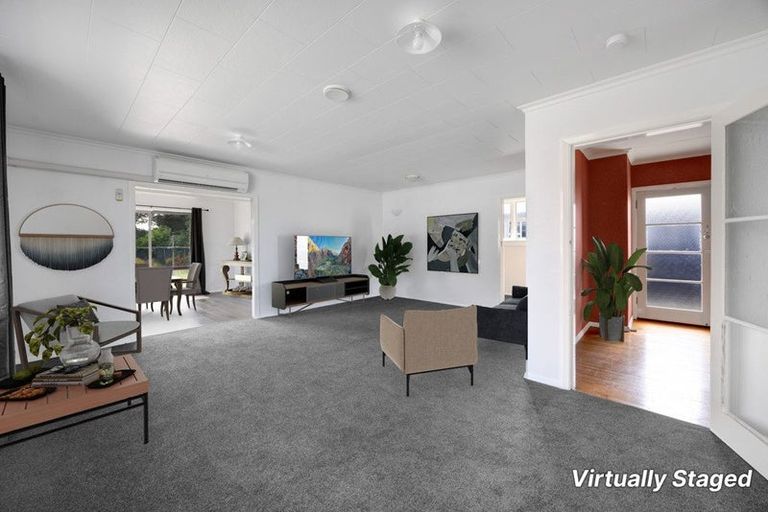 Photo of property in 9 Manawapou Road, Hawera, 4610