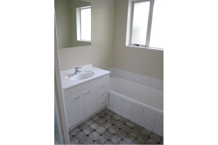 Photo of property in 14 Kydd Lane, Hornby, Christchurch, 8042